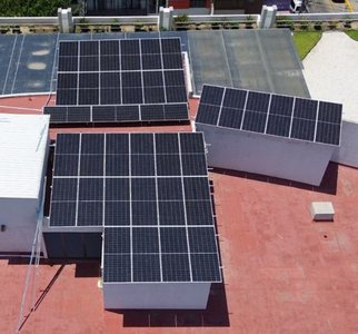37 paneles · 620 W, Panadería Banneto